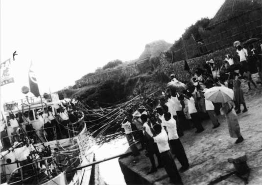 ナンタの港にバンザイの声